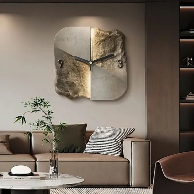 Skanto | Moderne Wanduhr aus Sandstein mit 3D-Relief & leisem Quarzwerk