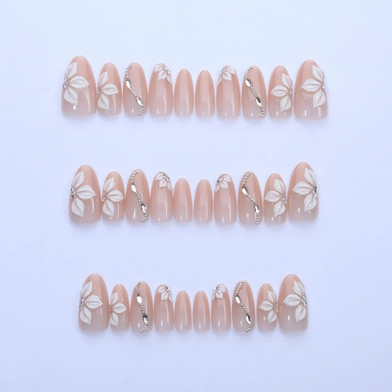 Elegantes Blumennagelkunst-Set Karnz