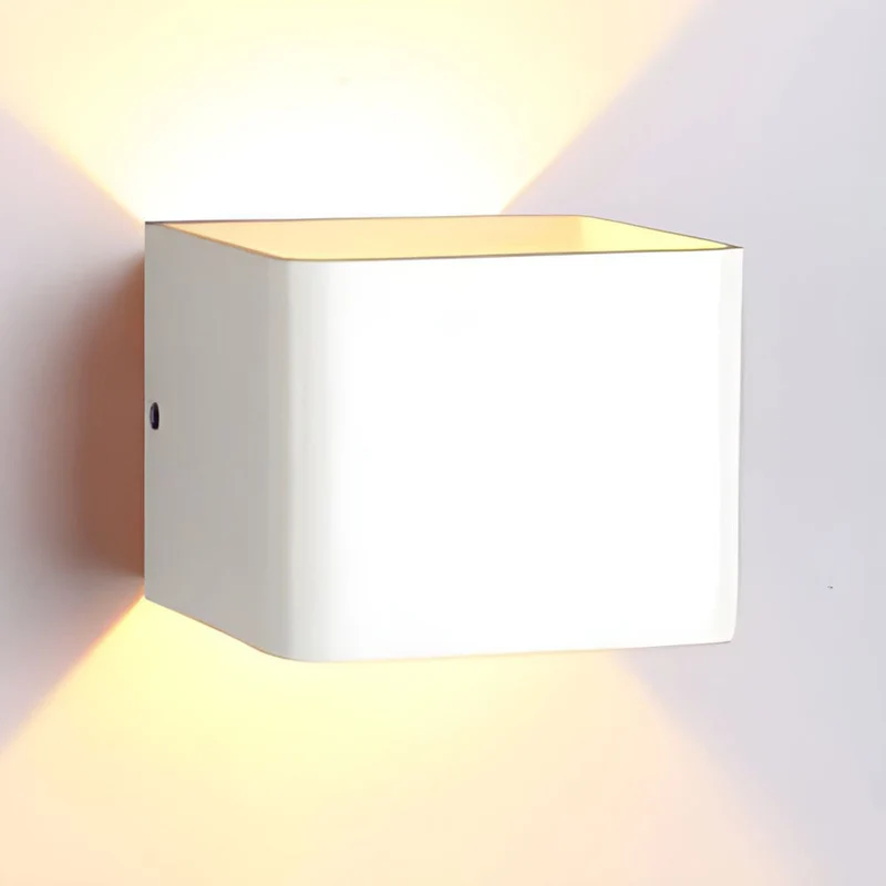 Skanto | Laurion – Moderne Würfel-Wandleuchte | LED-Ambientebeleuchtung für Wohn- & Schlafzimmer