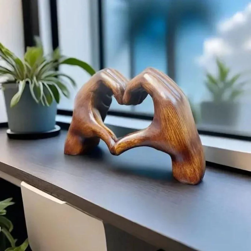 Skanto | Handgefertigte dekorative Holzfigur für ein liebevolles Zuhause