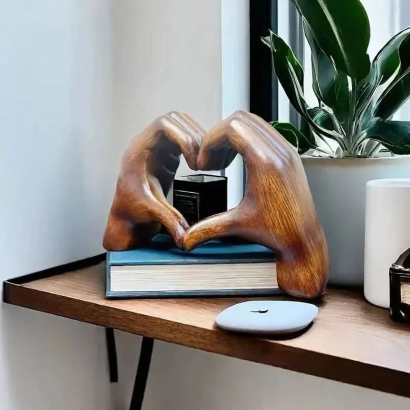 Skanto | Handgefertigte dekorative Holzfigur für ein liebevolles Zuhause