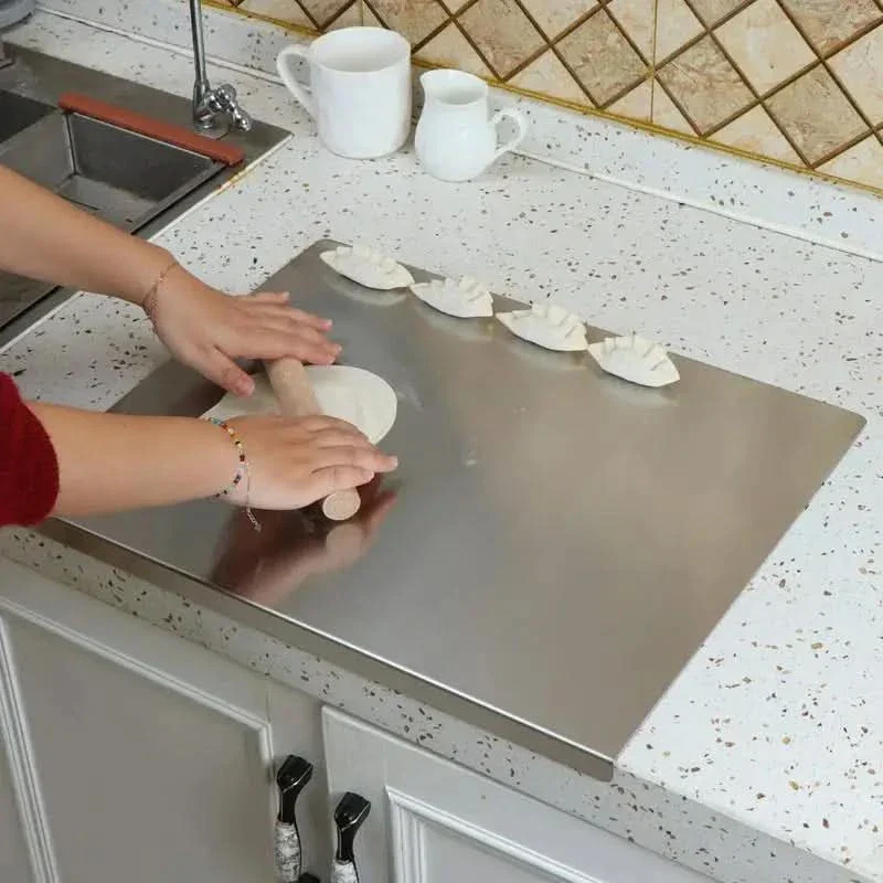 Skanto | SliceGrip Edelstahl-Schneidebrett mit Tropfschutz
