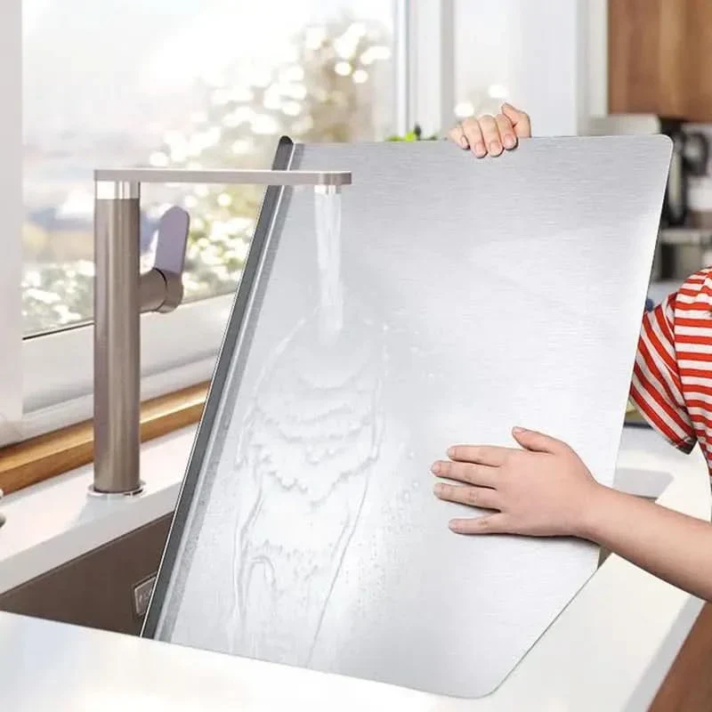 Skanto | SliceGrip Edelstahl-Schneidebrett mit Tropfschutz