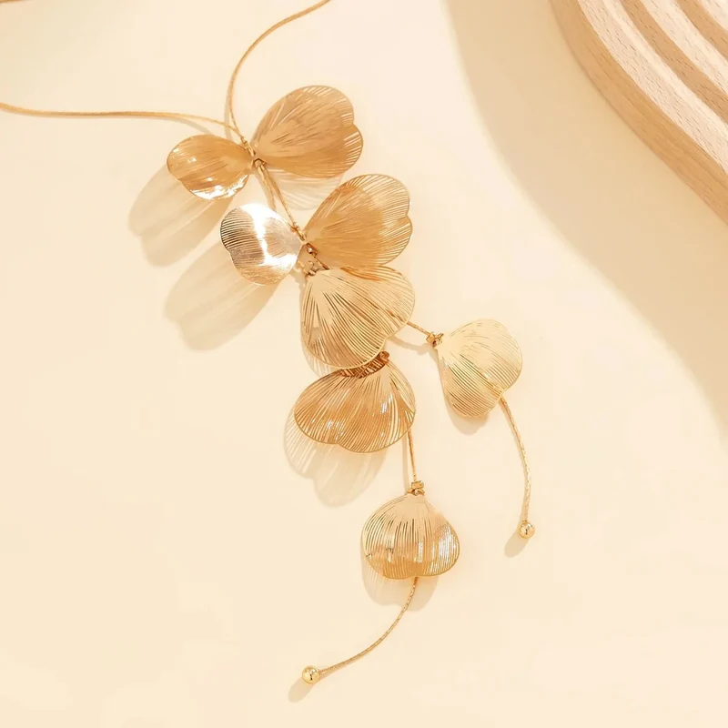 Skanto | Florale Blütenblätter Lariat Tropfen-Halskette