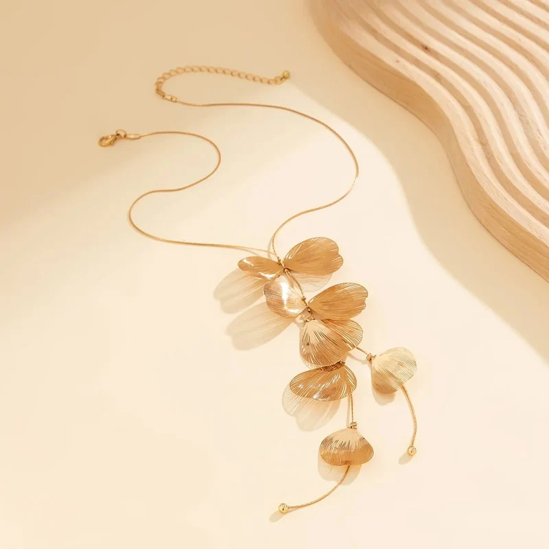 Skanto | Florale Blütenblätter Lariat Tropfen-Halskette