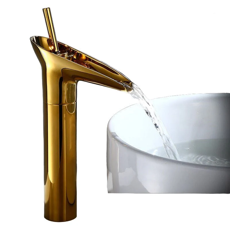Skanto | AquaFalls – Antiker Wasserfallhahn aus Messing mit Bronze-Finish