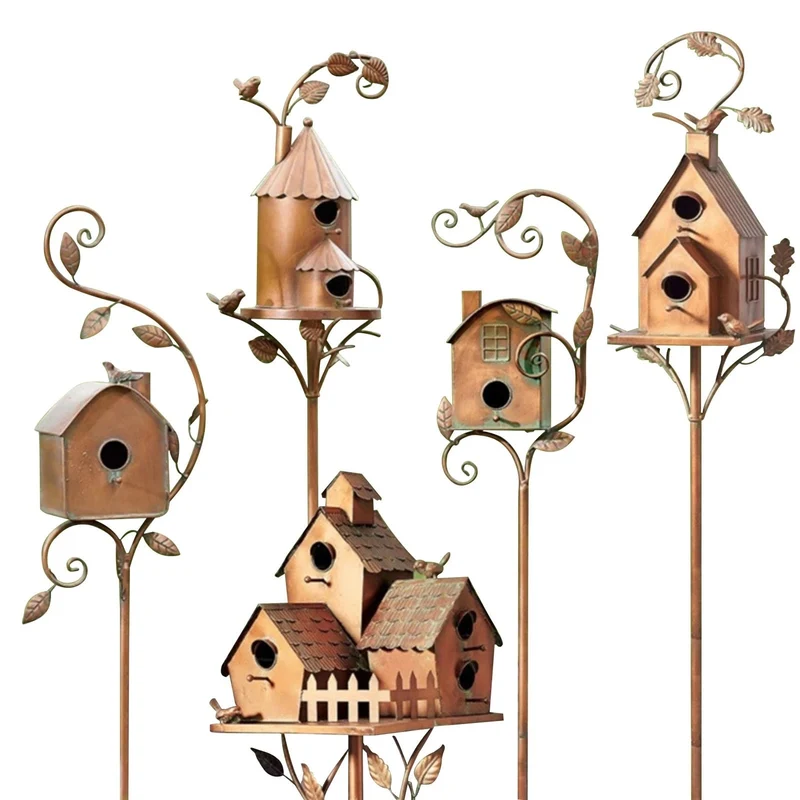 Skanto | Vogelhaus aus Metallkunst auf Gartenstecker