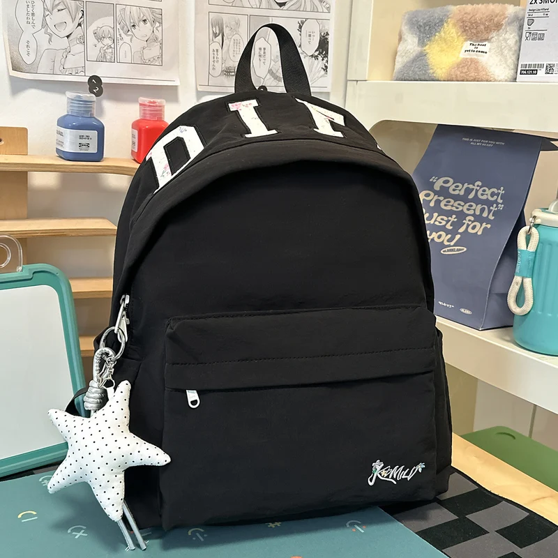 Stylische Freizeit-Rucksack mit Sternanhänger Karnz