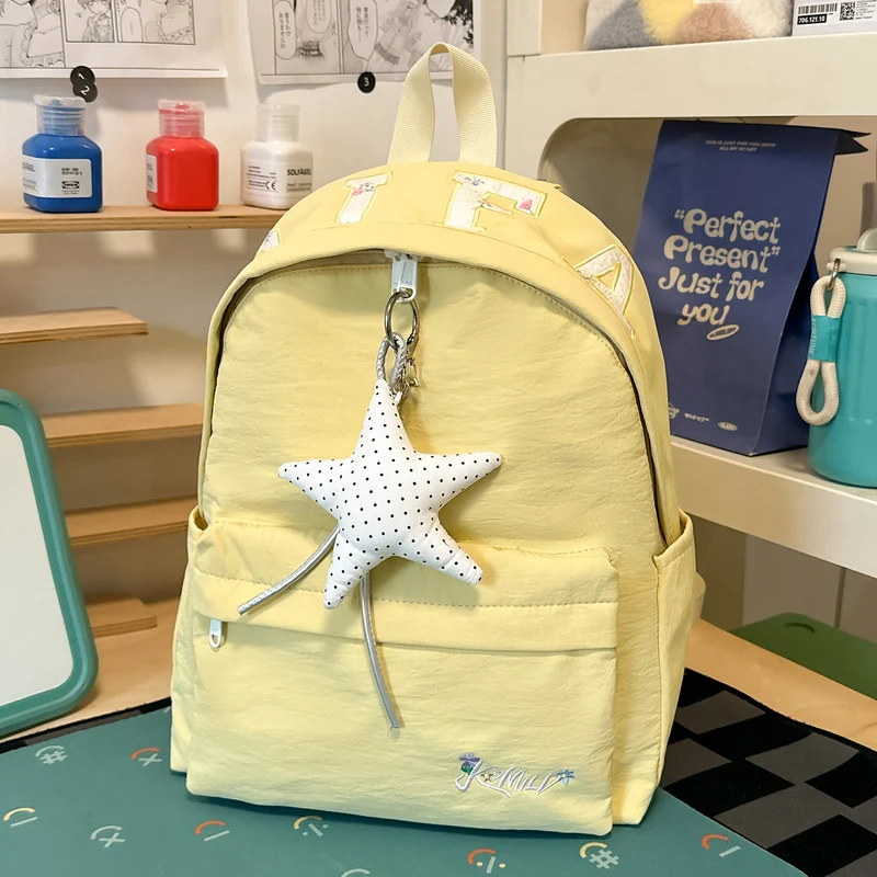 Stylische Freizeit-Rucksack mit Sternanhänger Karnz