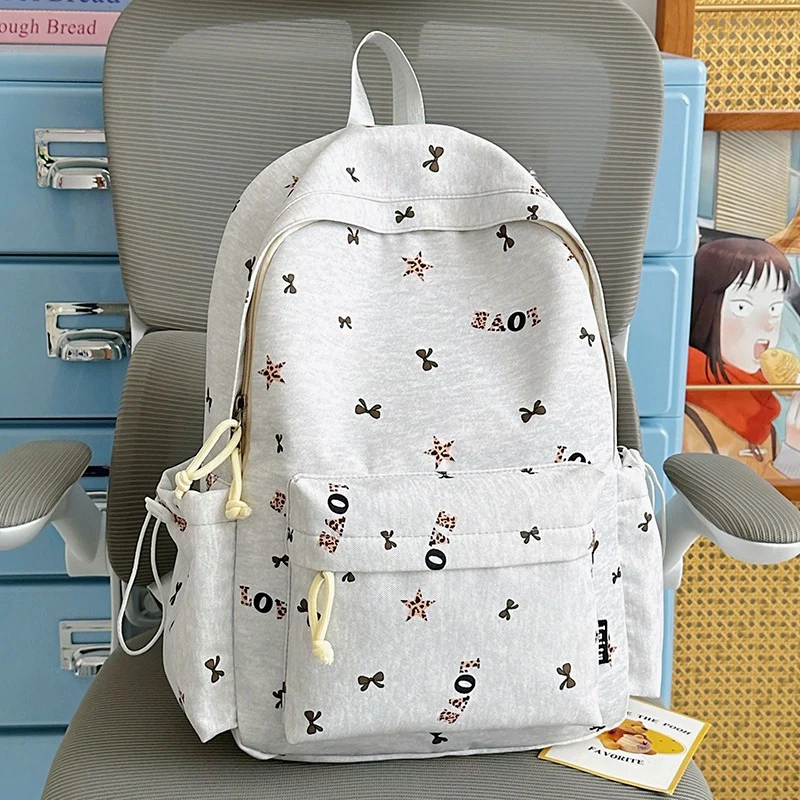 Stylischer lässiger Rucksack mit dekorativem Charme Karnz