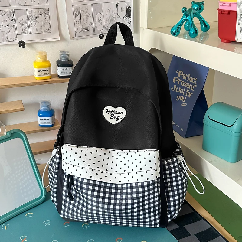 Stilvoller Freizeit-Rucksack mit dekorativem Akzent Karnz