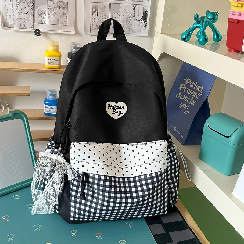 Stilvoller Freizeit-Rucksack mit dekorativem Akzent Karnz