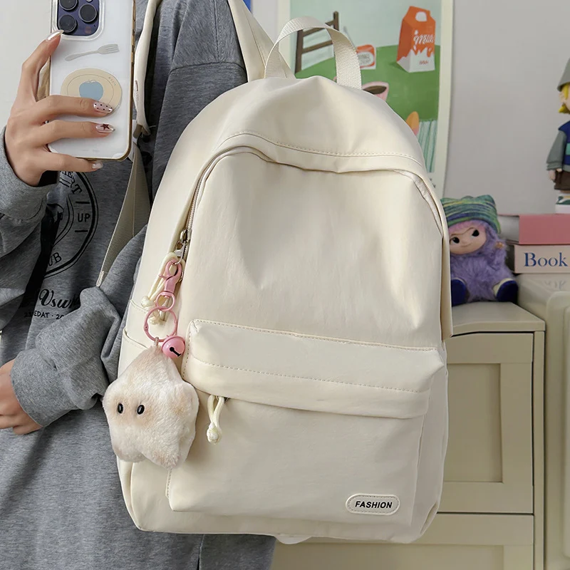 Stylische Freizeit-Rucksack mit süßem Plüschanhänger Karnz