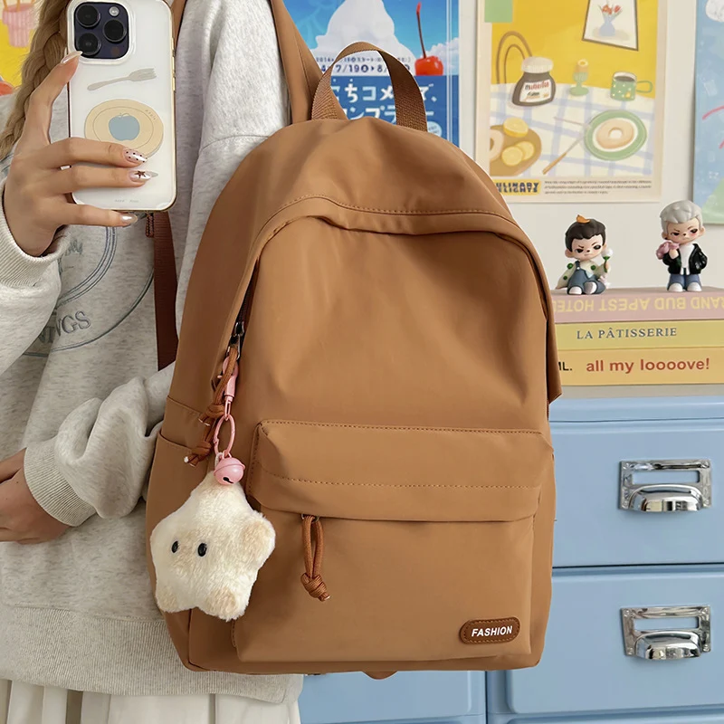 Stylische Freizeit-Rucksack mit süßem Plüschanhänger Karnz