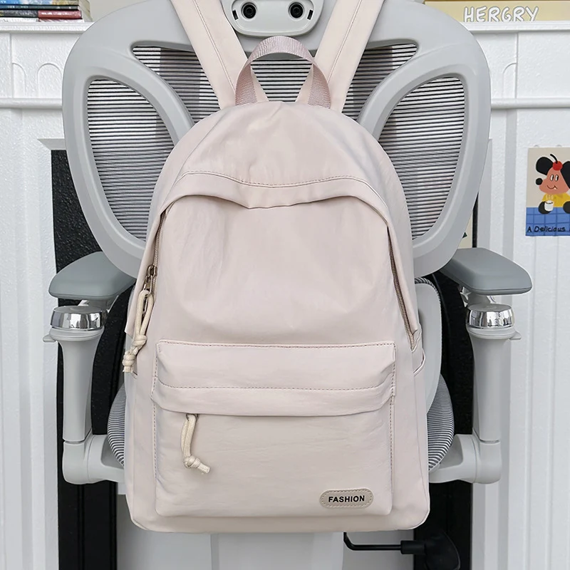 Stylische Freizeit-Rucksack mit süßem Plüschanhänger Karnz