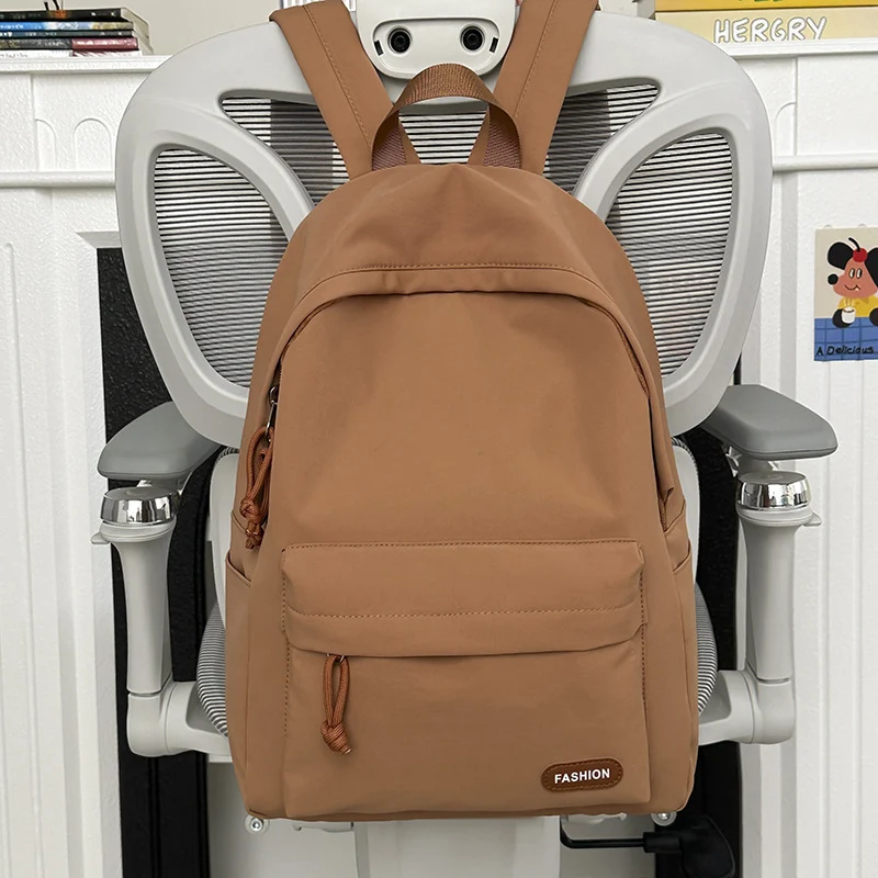 Stylische Freizeit-Rucksack mit süßem Plüschanhänger Karnz