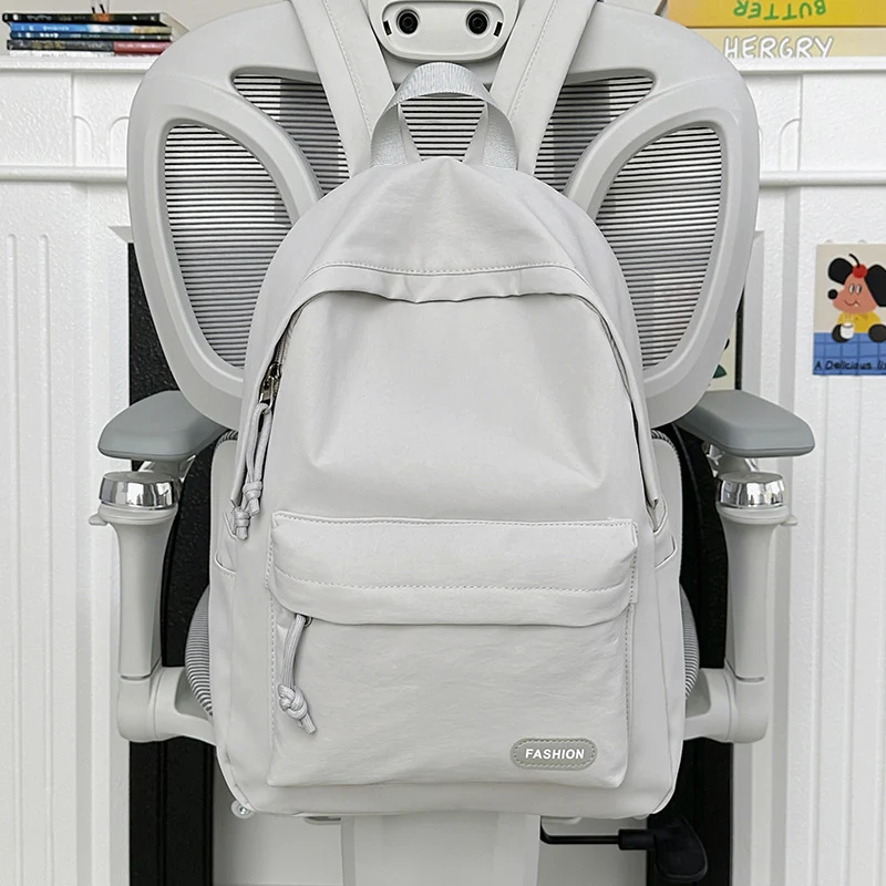 Stylische Freizeit-Rucksack mit süßem Plüschanhänger Karnz