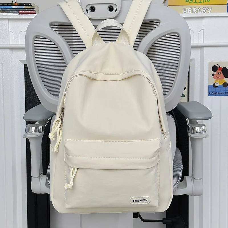 Stylische Freizeit-Rucksack mit süßem Plüschanhänger Karnz