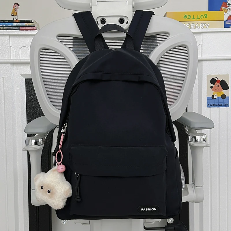 Stylische Freizeit-Rucksack mit süßem Plüschanhänger Karnz