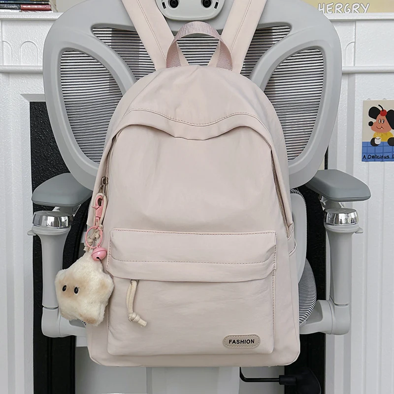 Stylische Freizeit-Rucksack mit süßem Plüschanhänger Karnz