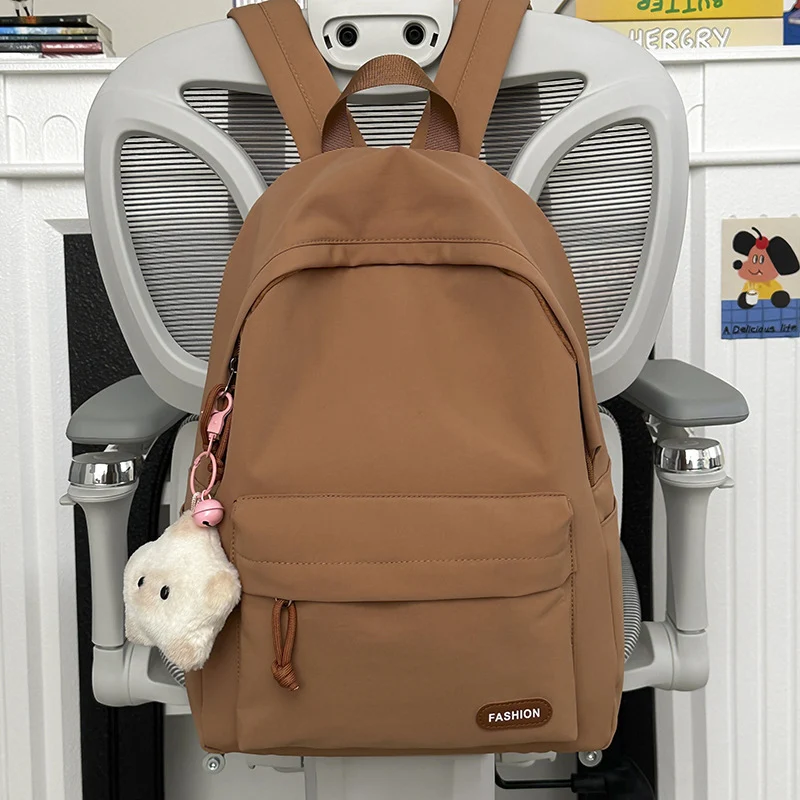 Stylische Freizeit-Rucksack mit süßem Plüschanhänger Karnz