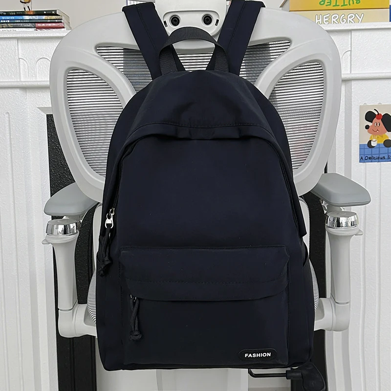 Stylische Freizeit-Rucksack mit süßem Plüschanhänger Karnz