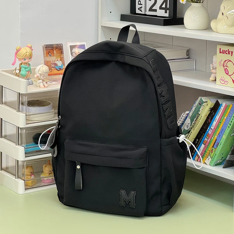 Stylischer Canvas-Rucksack mit plüschigem Schlüsselanhänger Karnz