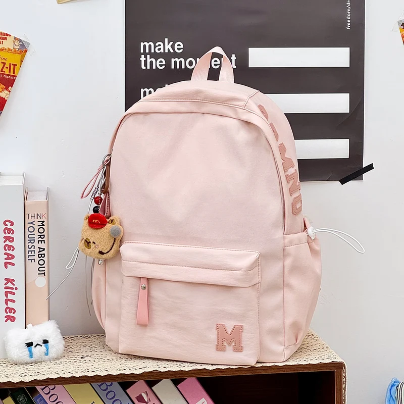Stylischer Canvas-Rucksack mit plüschigem Schlüsselanhänger Karnz