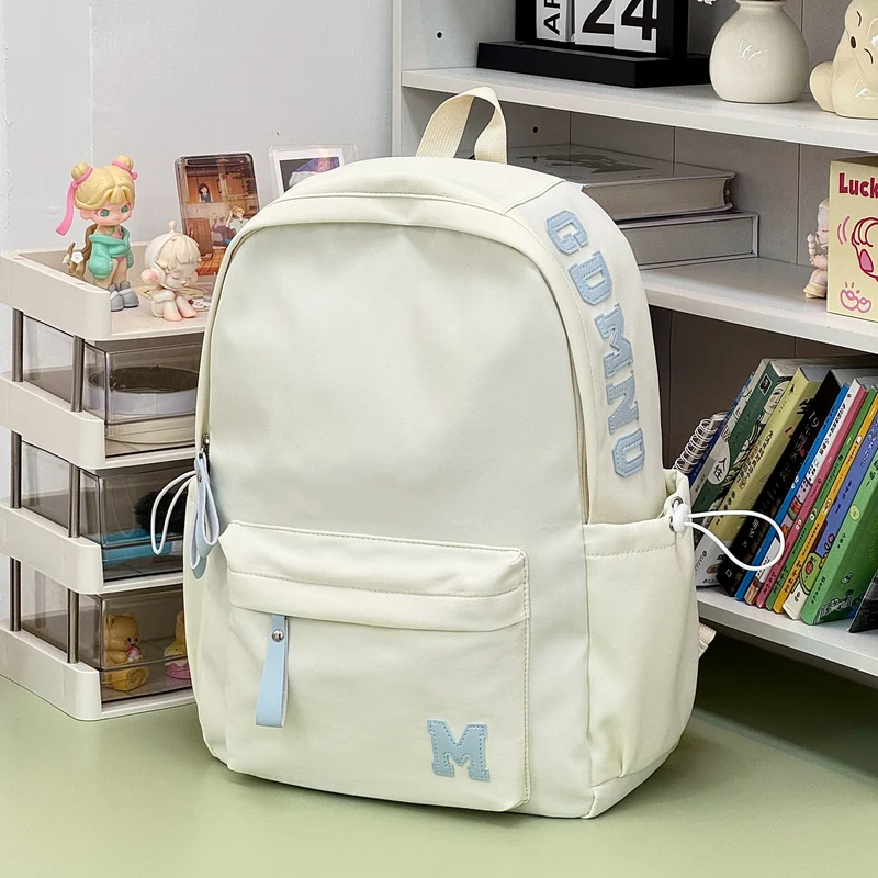 Stylischer Canvas-Rucksack mit plüschigem Schlüsselanhänger Karnz