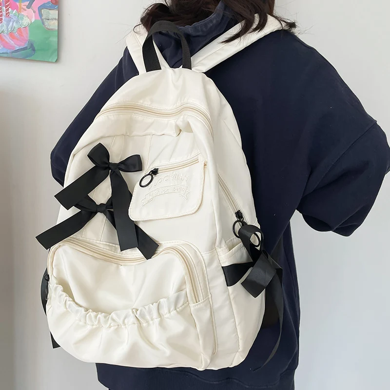 Stylischer Rucksack mit Schleifenverzierung Karnz