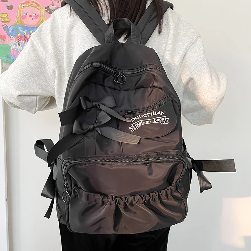 Stylischer Rucksack mit Schleifenverzierung Karnz