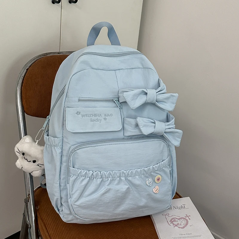 Stylischer Rucksack mit Bogenakzenten Karnz
