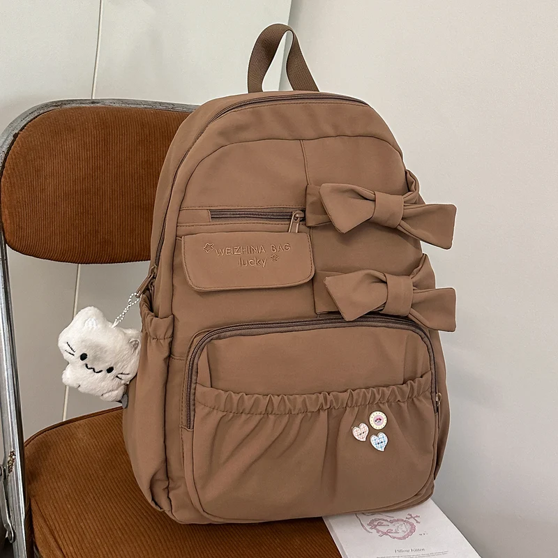 Stylischer Rucksack mit Bogenakzenten Karnz
