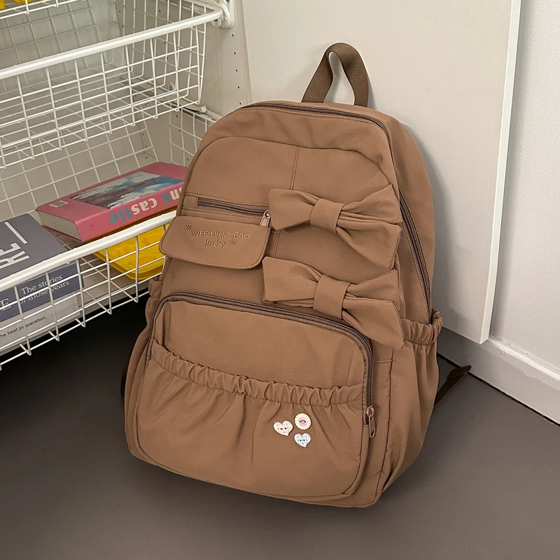 Stylischer Rucksack mit Bogenakzenten Karnz