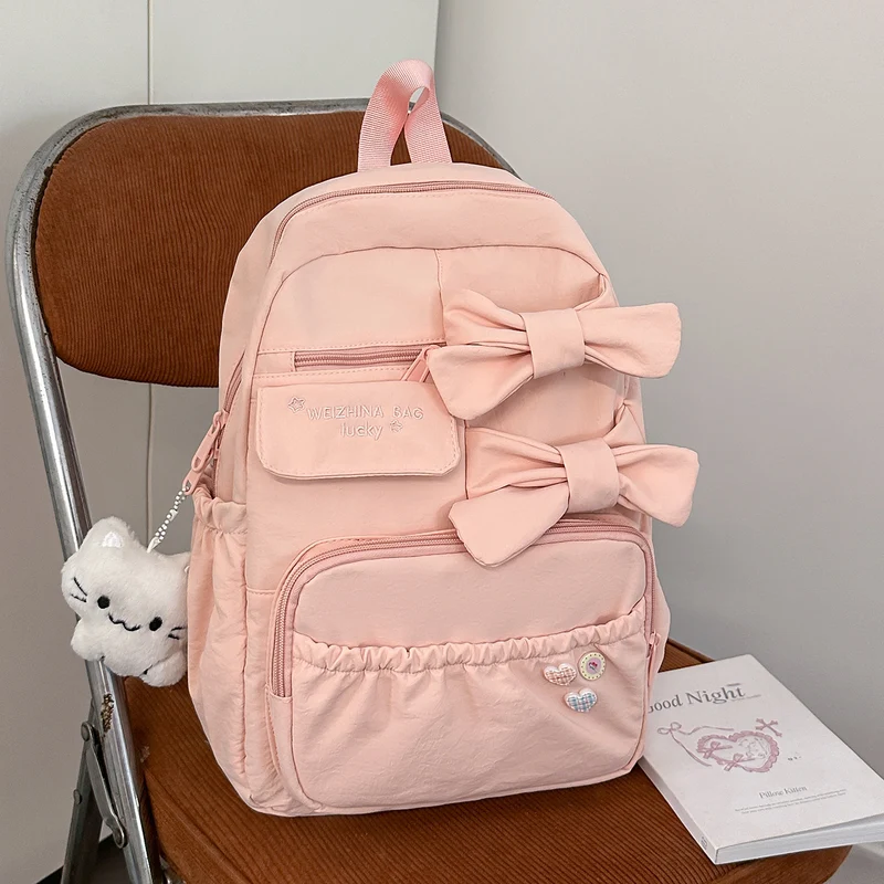 Stylischer Rucksack mit Bogenakzenten Karnz
