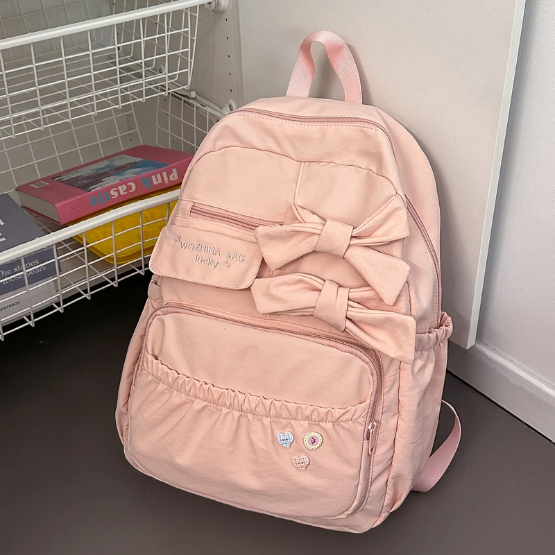 Stylischer Rucksack mit Bogenakzenten Karnz