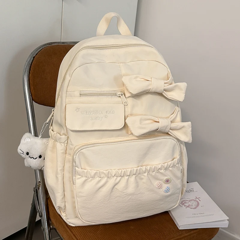 Stylischer Rucksack mit Bogenakzenten Karnz