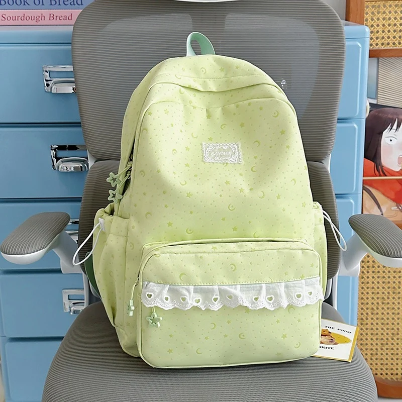 Stilvoller Rucksack mit dekorativen Akzenten Karnz