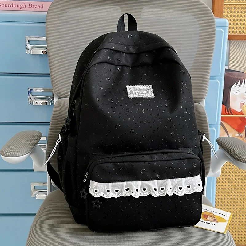 Stilvoller Rucksack mit dekorativen Akzenten Karnz