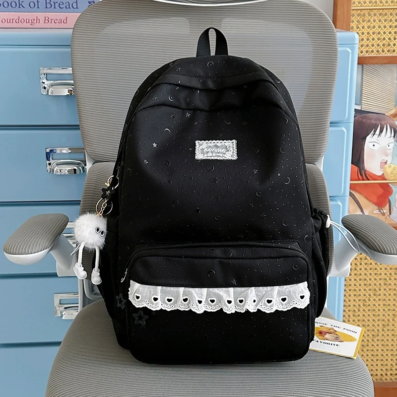 Stilvoller Rucksack mit dekorativen Akzenten Karnz