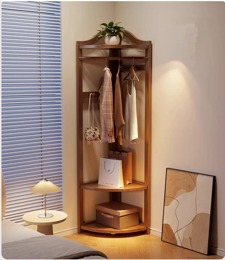 Eckgarderobe aus Massivholz mit verstellbarem Regal