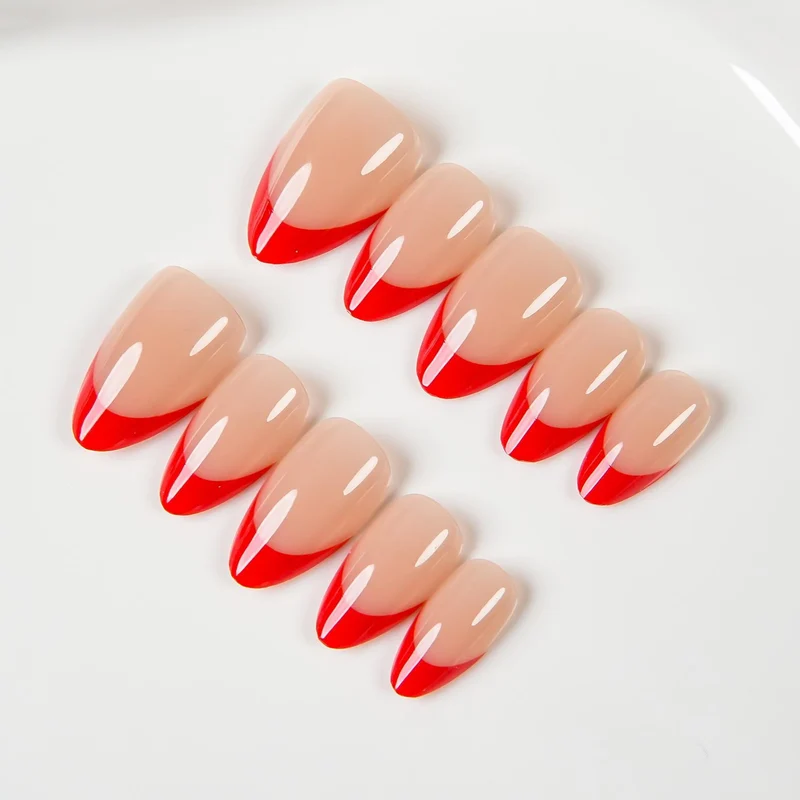 Stylische Stiletto Press-On Nägel mit Ombre-Spitzen-Design