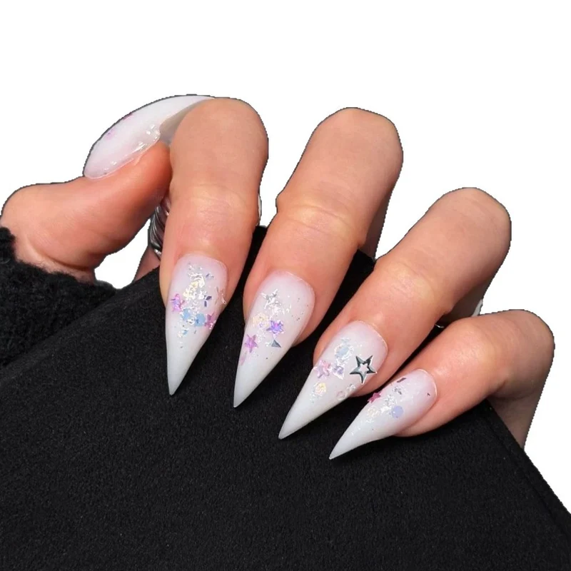 Stylisches Stiletto Press-On Nagelset mit Glitter und Sternelementen