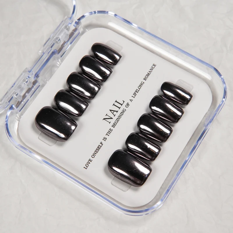 Stylische Press-On Nagelverzierung Set