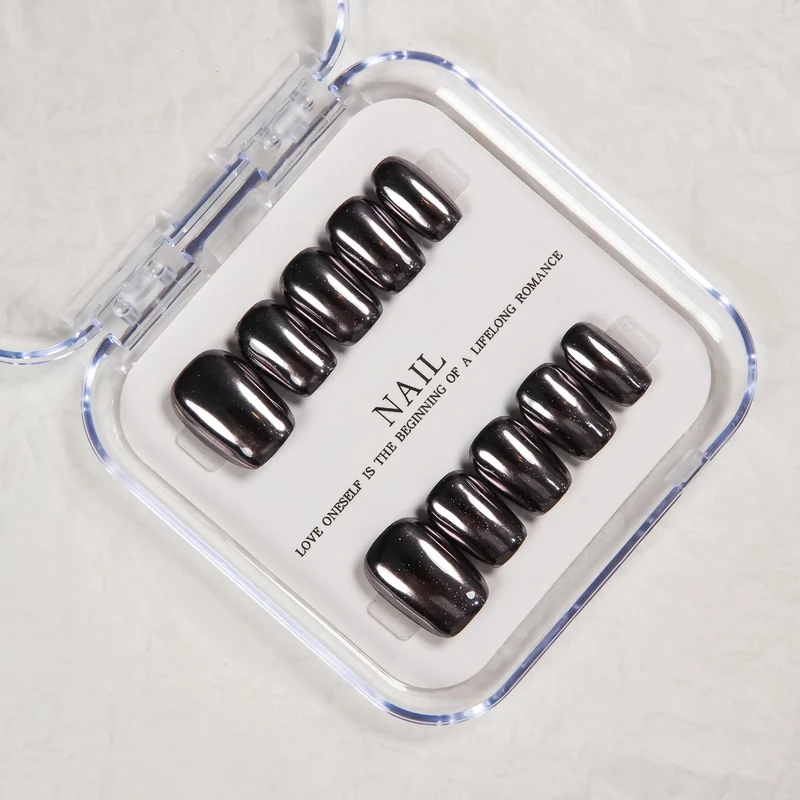 Stylische Press-On Nagelverzierung Set