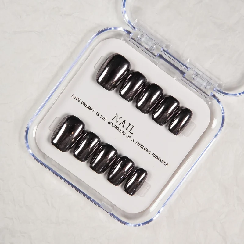 Stylische Press-On Nagelverzierung Set