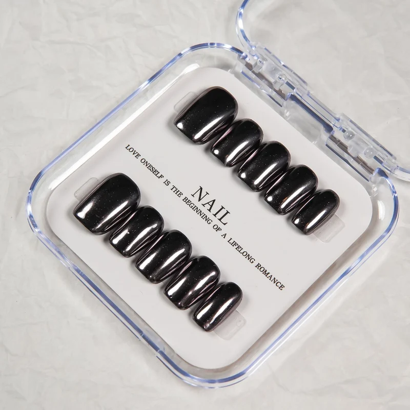 Stylische Press-On Nagelverzierung Set