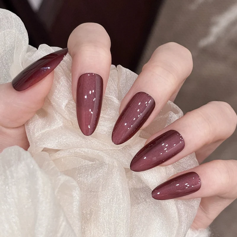 Stylisches mandelförmiges Press-On-Nagelset