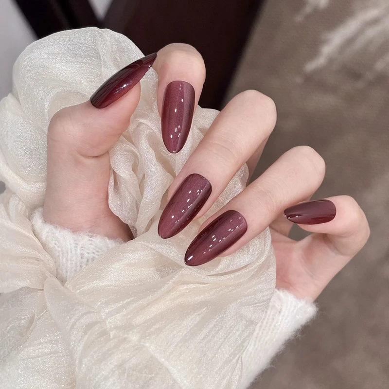 Stylisches mandelförmiges Press-On-Nagelset