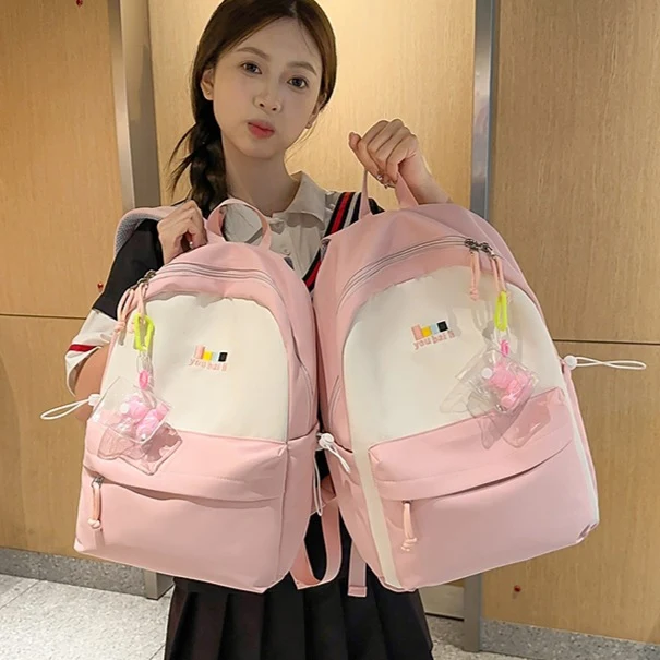 Leichter Reise-Rucksack mit Charm Karnz